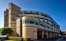 Holiday Inn And Suites Anaheim Fullerton 4*